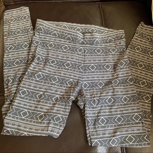 Victoria’s Secret Diamond Aztec Pattern Leggings